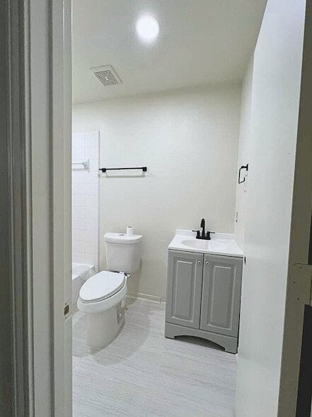 Building Photo - 5203 Panay Park Dr