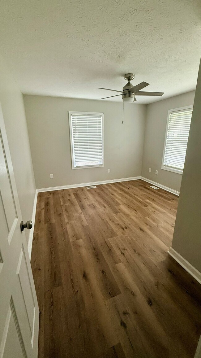 Foto del edificio - 834 Strawberry Ln