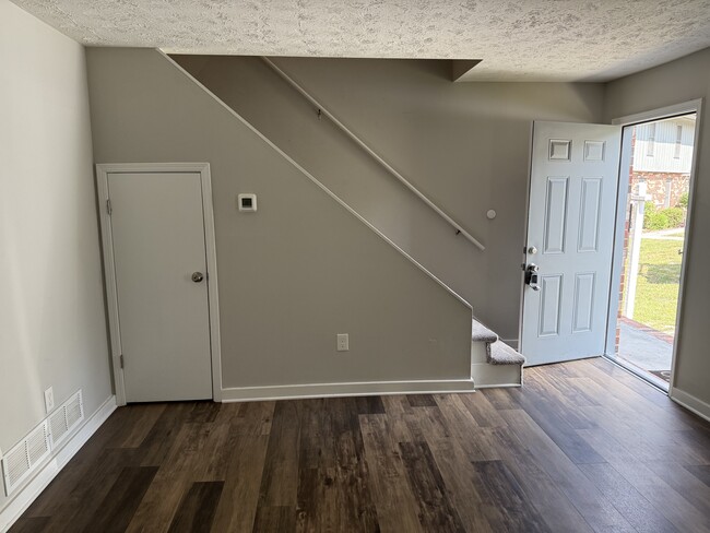 Living area - 1071 Oakland Ave SE