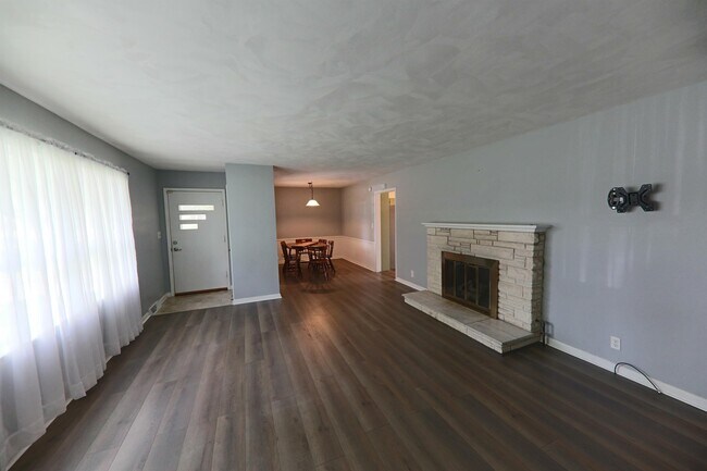 Building Photo - 2205 E Latoka St