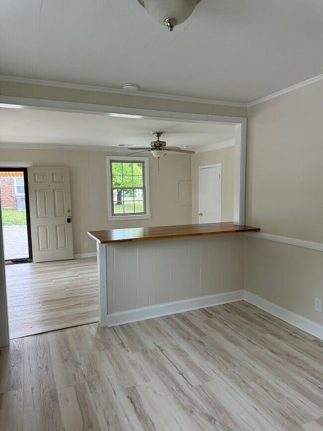 Foto del edificio - 2323 Sweetwood Rd