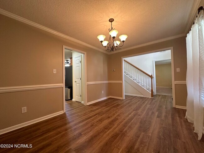 Foto del edificio - 320 Foster Creek Rd