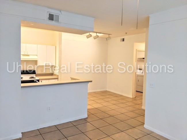 Building Photo - Great 2/2 Condo at Jade at Tampa Palms