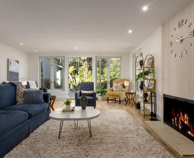 Building Photo - 1524 E Valley Rd