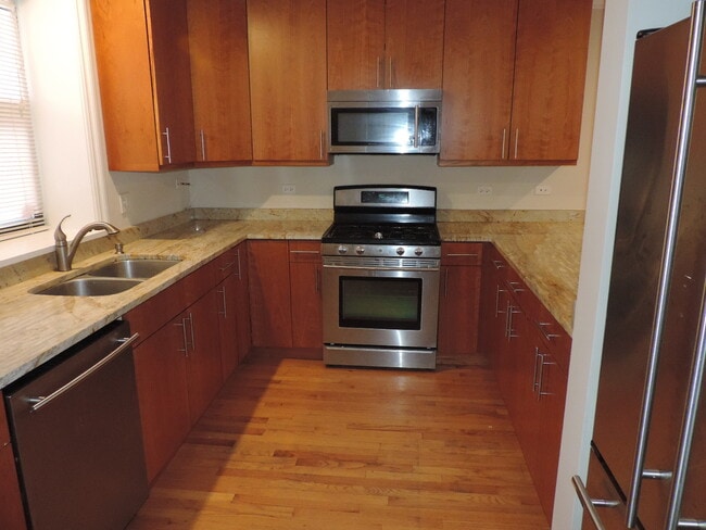 Building Photo - 836 Judson Ave