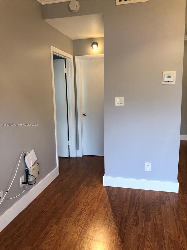 Building Photo - 860 Cypress Park Way