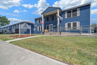 Building Photo - Driftwood Apartments