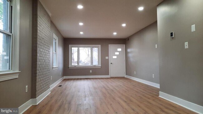 Foto del edificio - 373 Bowman Rd