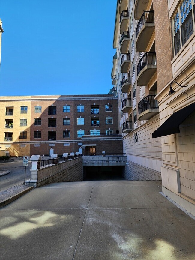 50 N Plum Grove Rd Unit 310E, Palatine, IL 60067 Condo for Rent in