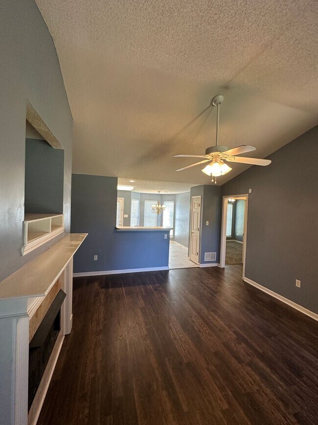 Foto del edificio - Olive Branch- 3 BR/2 BA Includes Lawn Main...