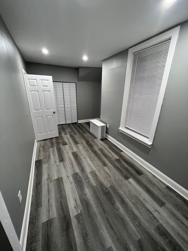 Master bedroom 1 - 3240 W Polk St