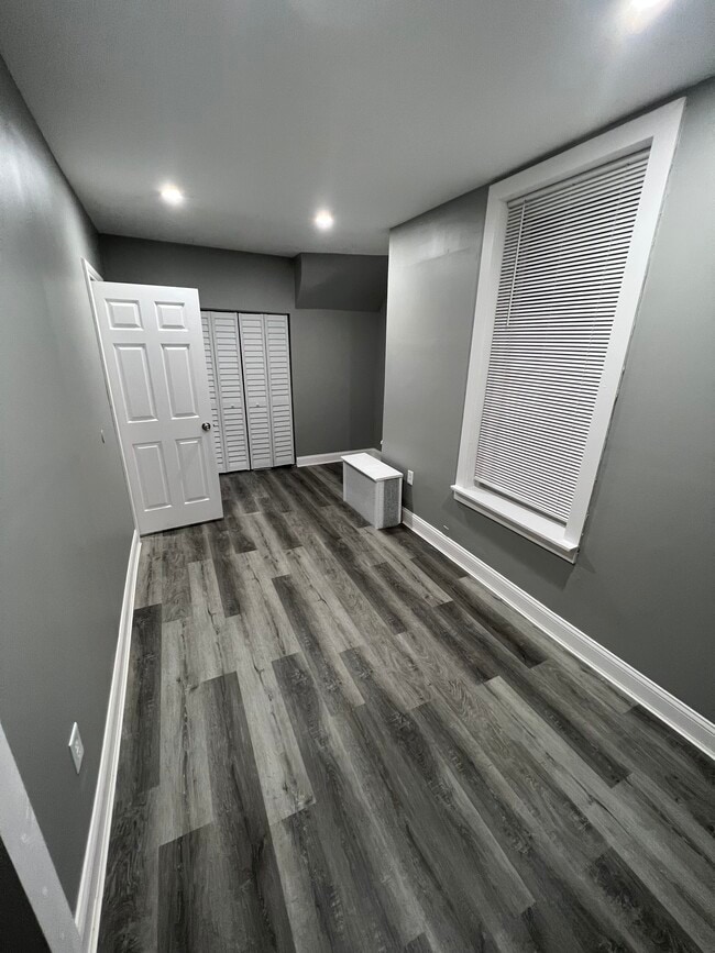 Master bedroom 1 - 3240 W Polk St