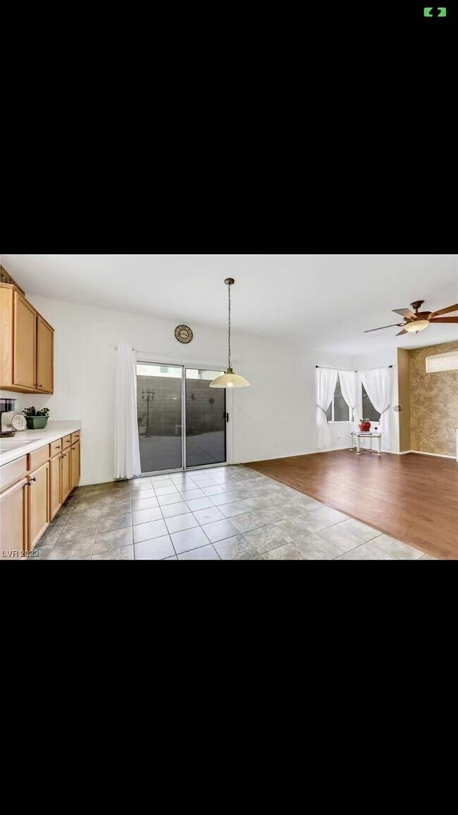 Foto del edificio - 7060 Flowering Willow St