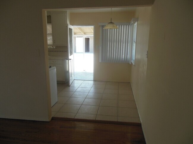 Foto del edificio - 15627 Clark Ave