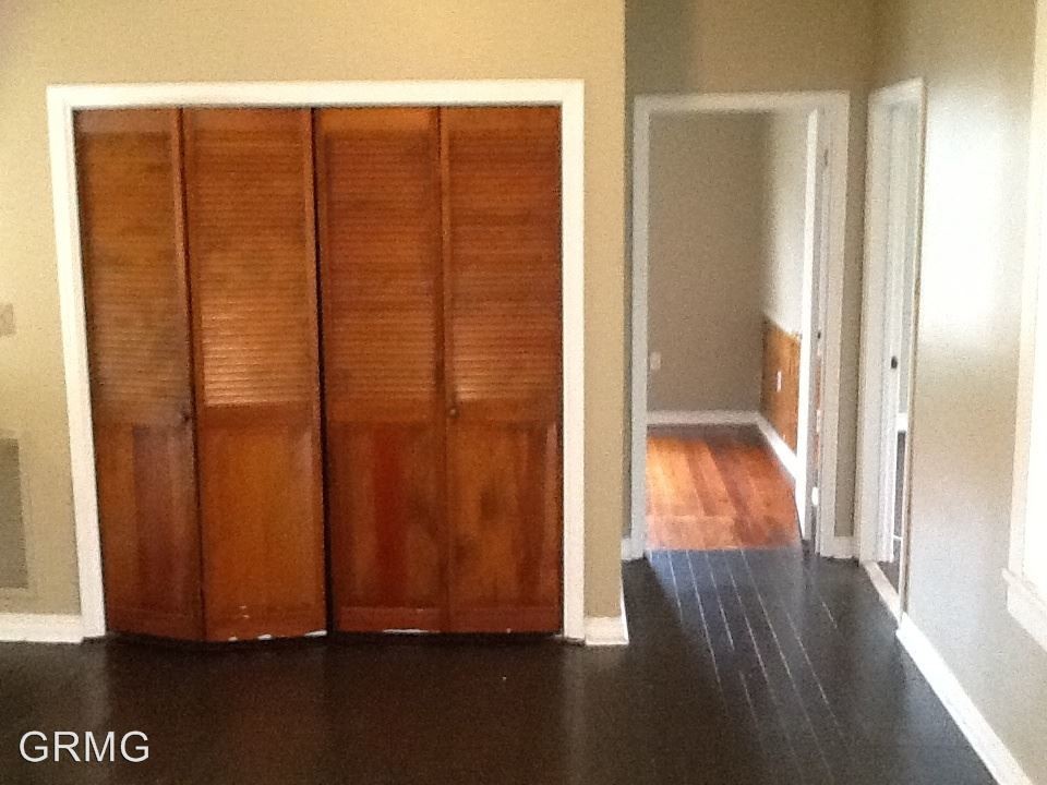Primary Photo - 211 S Cherry St