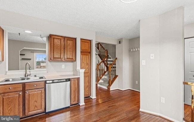 Building Photo - 6359 New Haven Ct