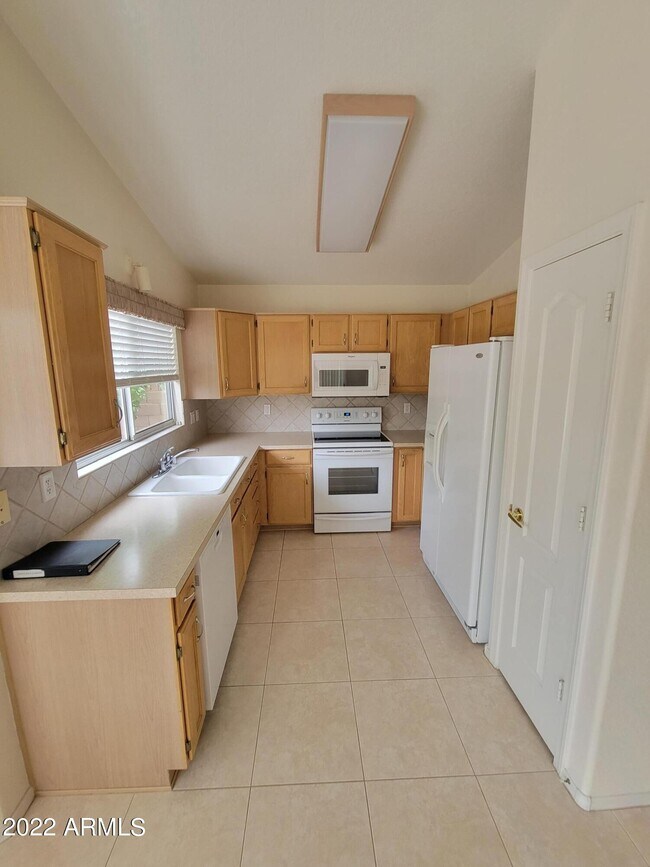 Building Photo - 10368 W Potter Dr