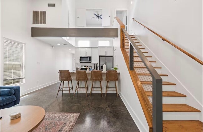 Foto del edificio - FOR RENT in LAFAYETTE!