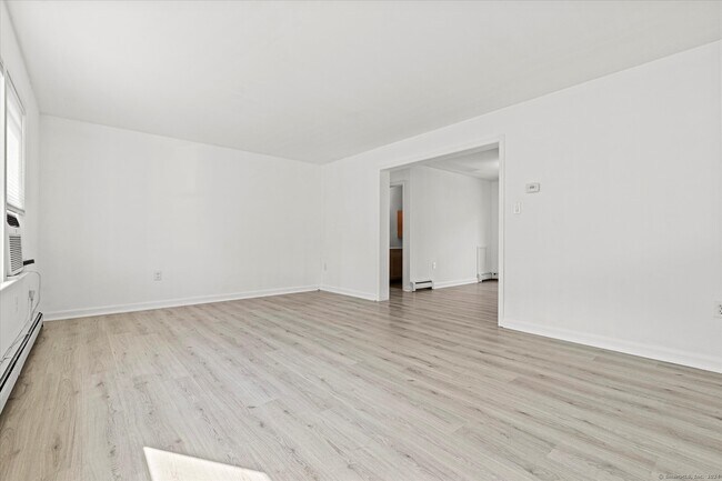 Building Photo - 146 Mirra Dr