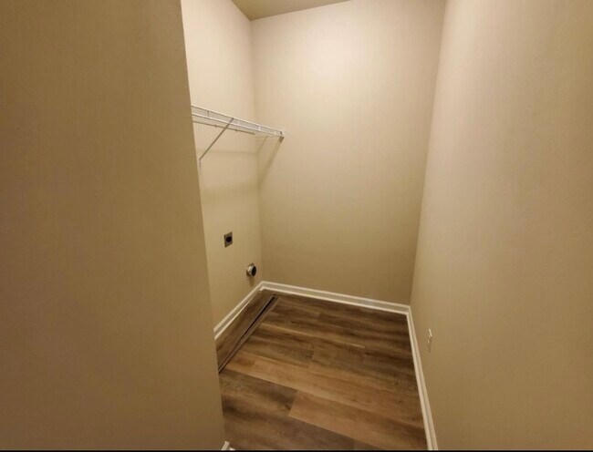 Foto del edificio - 3052 S Roth Ave