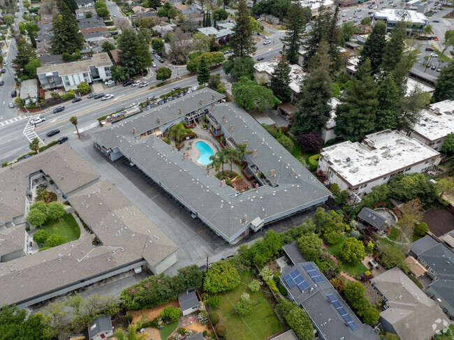 Building Photo - 1240 Woodside Rd