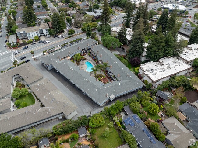 Foto del edificio - 1240 Woodside Rd
