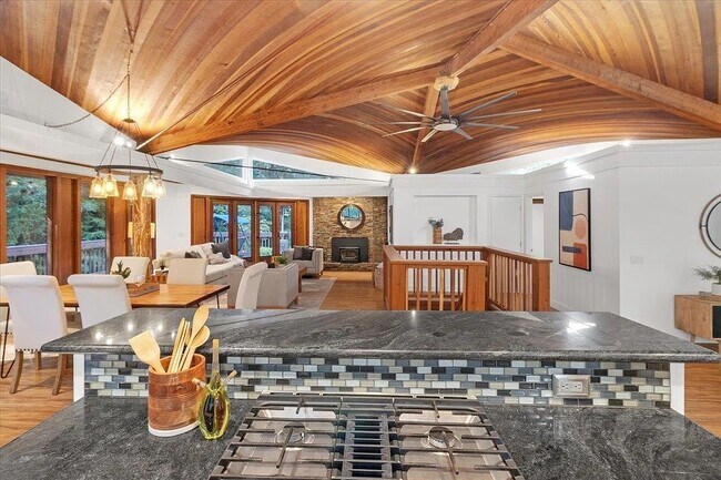 Foto del edificio - 2727 Smith Grade Rd