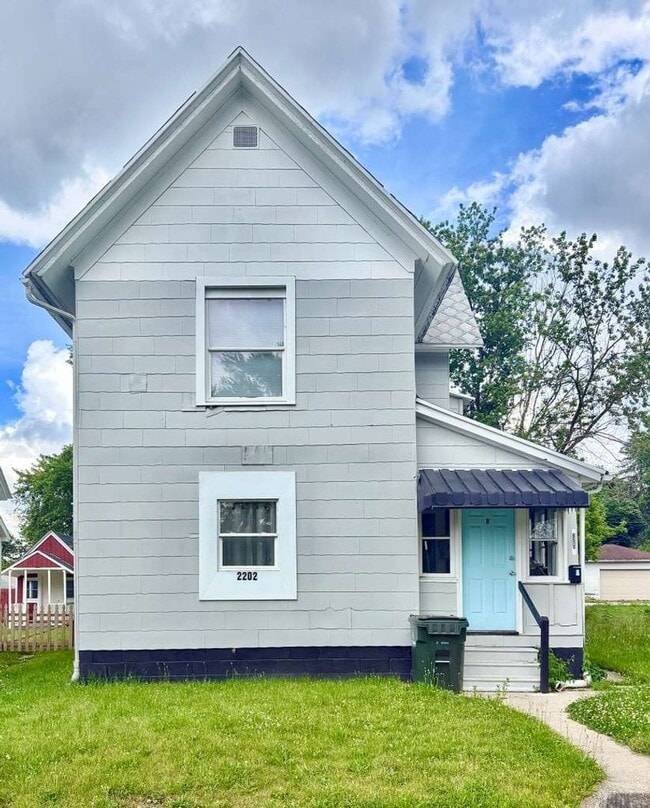Building Photo - 2202 Kemble Ave
