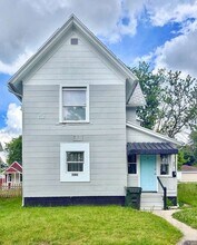 Building Photo - 2202 Kemble Ave