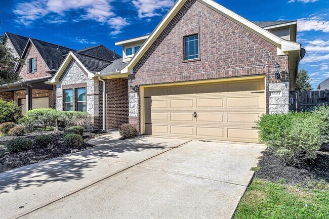 Foto del edificio - 5643 Little Creek Ct