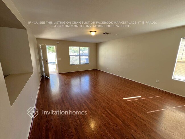 Building Photo - 12648 N Main St