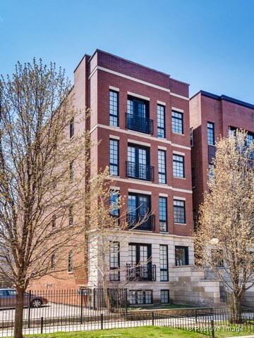 Building Photo - 1314 N Wicker Park Ave