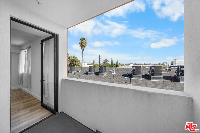 Foto del edificio - 5612 Lexington Ave