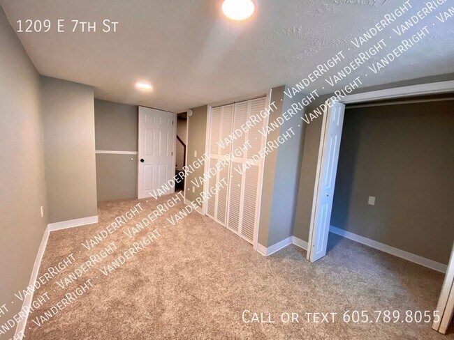 Building Photo - Updated 3 Bedroom House With Fenced Yard!