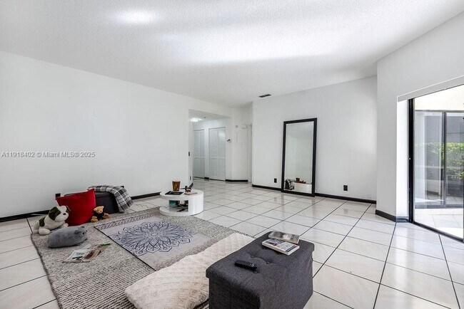 Building Photo - 6641 Via Regina