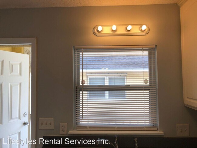Building Photo - 2 br, 1 bath House - 207 7th Street S unit 4