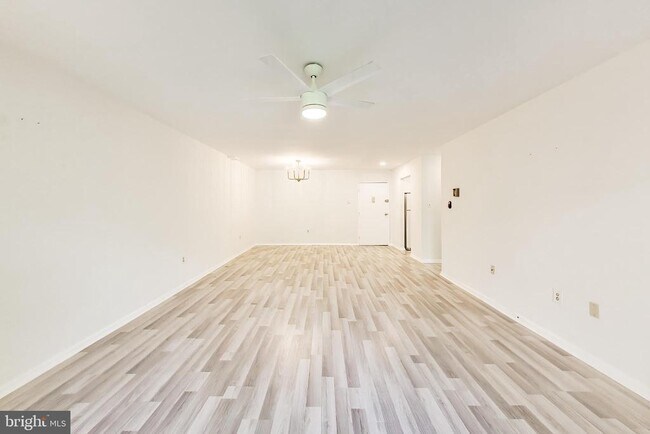 Building Photo - 10300 Westlake Dr