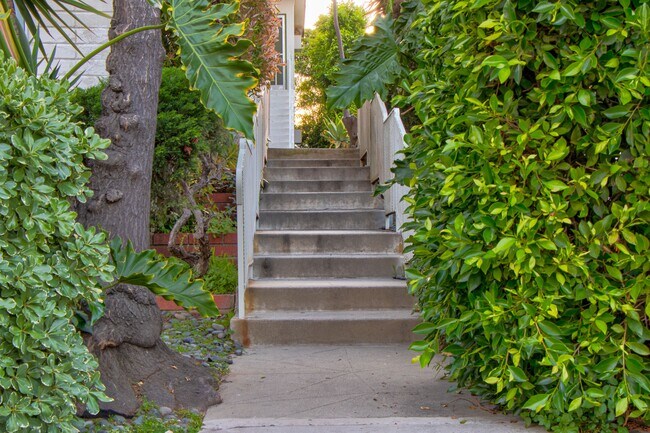 Entrada - 1469 Canfield Properties