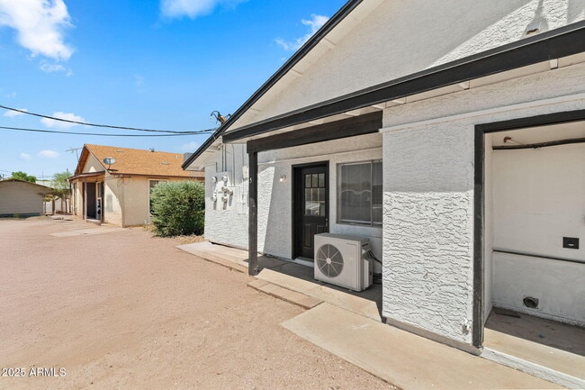 Building Photo - 576 N San Marcos Dr
