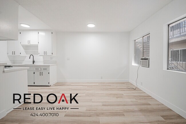 Foto del edificio - 230 N Grand Ave