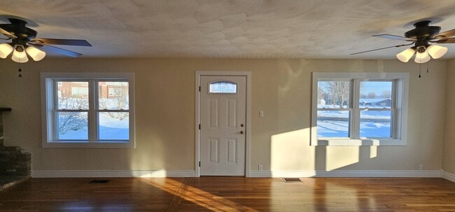 Building Photo - 7901 Elm St