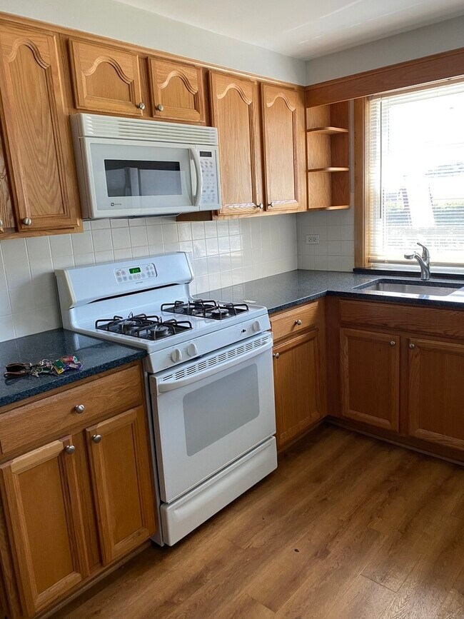 Building Photo - 5821 N Elston Ave