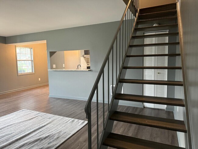 Building Photo - 4414 London Ct