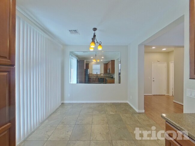 Foto del edificio - 451 S Hawes Rd