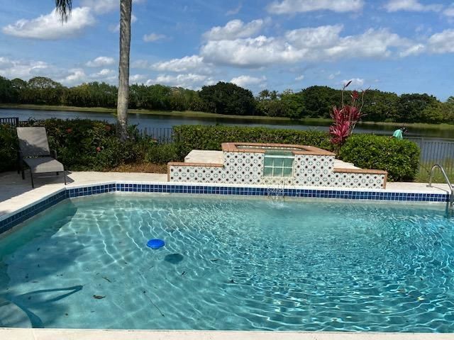 Foto principal - 8933 Lakes Blvd