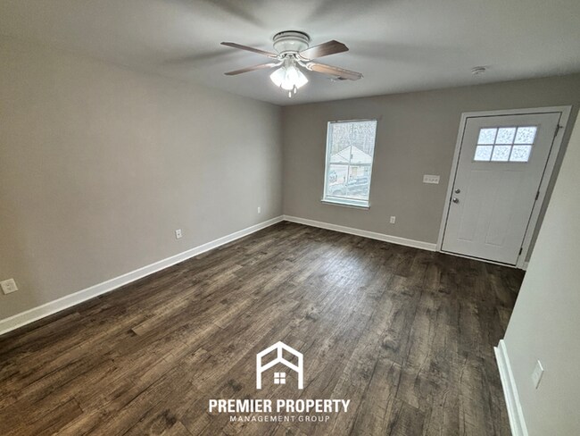 Foto del edificio - Family-Friendly 3BR Odenville Home with Stainless Steel Appliances & Spacious Backyard