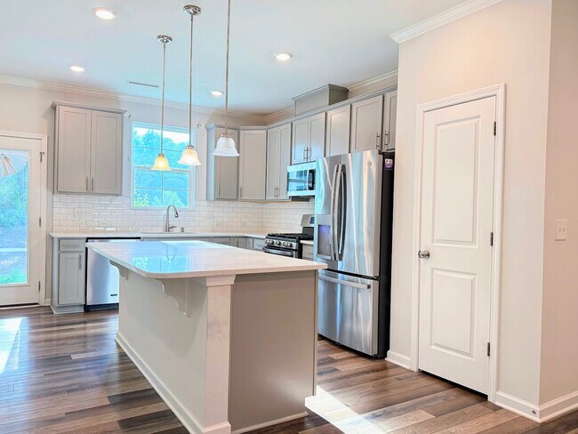 Foto del edificio - 3 Bedroom One Garage Townhome for Rent