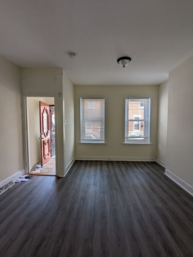 Foto del edificio - Spacious 2-Bedroom Home on Quiet Block – A...
