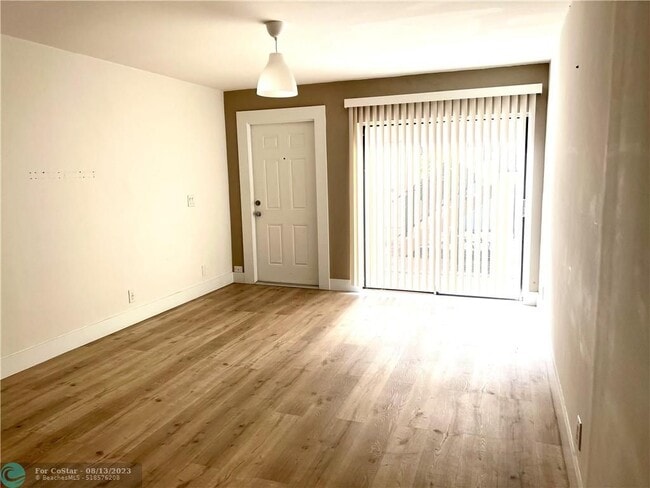 Building Photo - 10930 Royal Palm Blvd