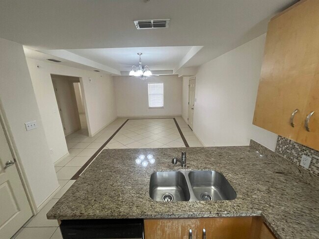 Foto del edificio - 7615 Laguna Del Mar Ct